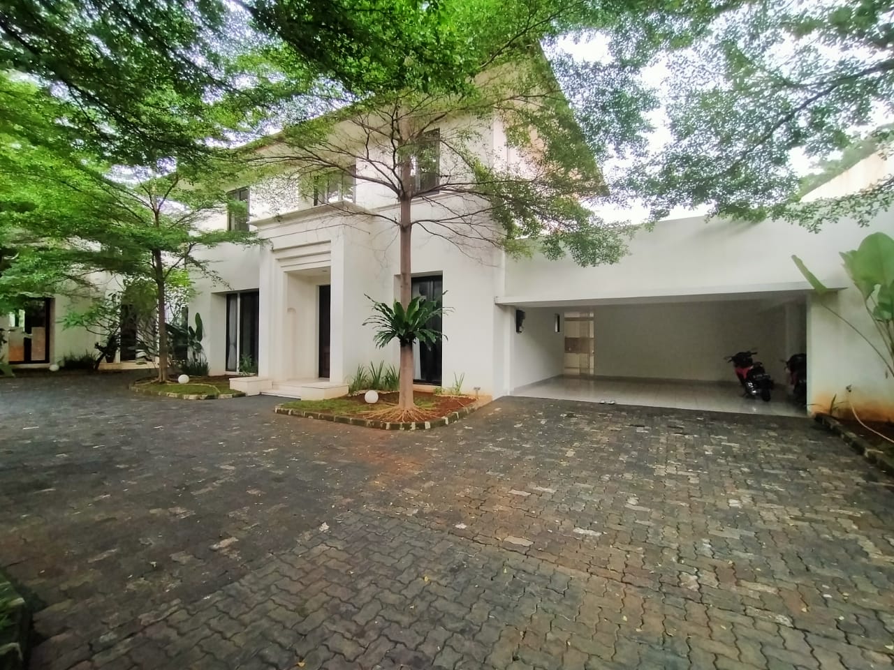 Disewakan Rumah Mewah di Kemang Utara Jakarta Selatan Kondisi Un Furnished